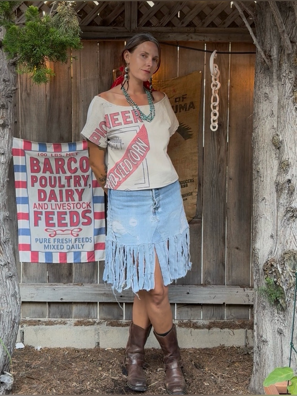 Vintage 1950s feedsack western Top in Natural with Red Print